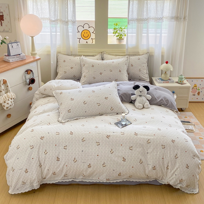 91家纺网 家纺一手货源 找家纺 豫见家纺 2026新款A类仿棉云感纱花边四件套 木马乐园