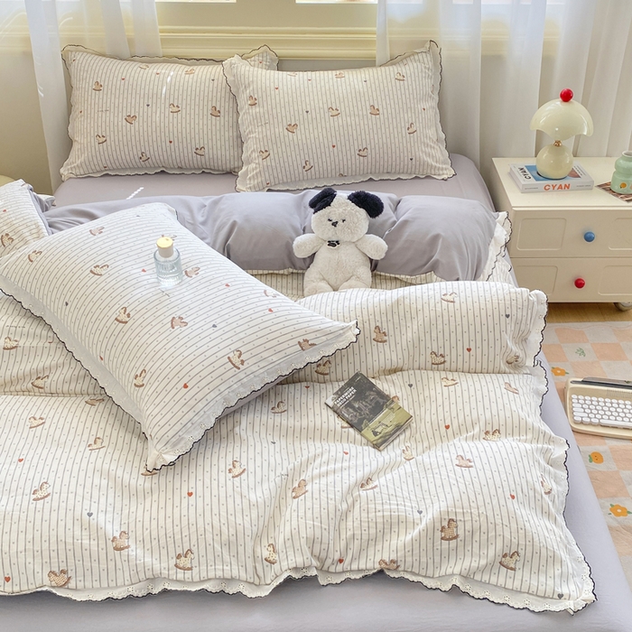 91家纺网 家纺一手货源 找家纺 豫见家纺 2026新款A类仿棉云感纱花边四件套 木马乐园