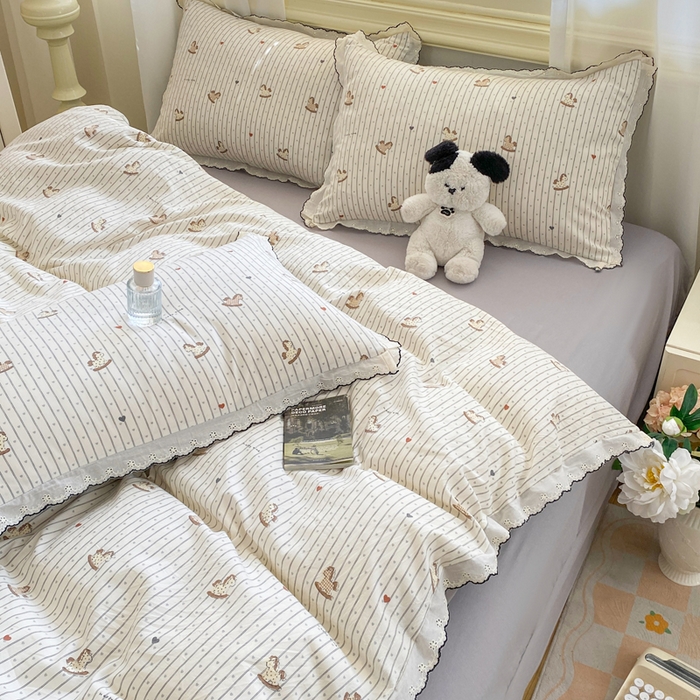 91家纺网 家纺一手货源 找家纺 豫见家纺 2026新款A类仿棉云感纱花边四件套 木马乐园