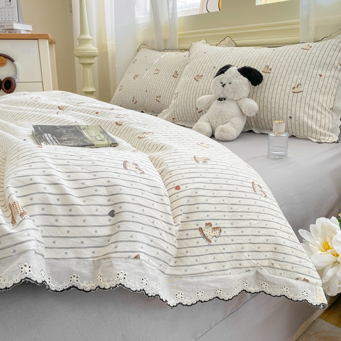 91家纺网 家纺一手货源 找家纺 豫见家纺 2026新款A类仿棉云感纱花边四件套 木马乐园