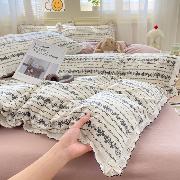 91家纺网 家纺一手货源 找家纺 豫见家纺 2026新款A类仿棉云感纱花边四件套 山茶左岸