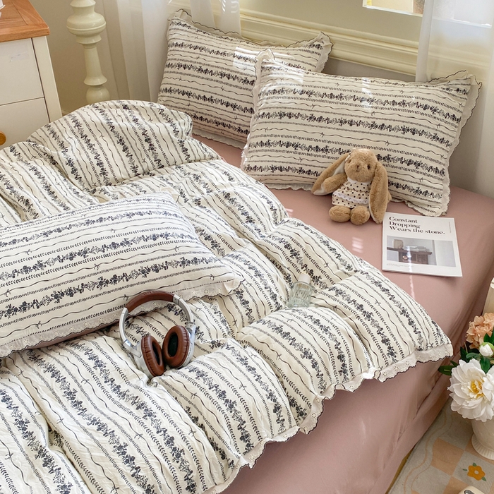 91家纺网 家纺一手货源 找家纺 豫见家纺 2026新款A类仿棉云感纱花边四件套 山茶左岸