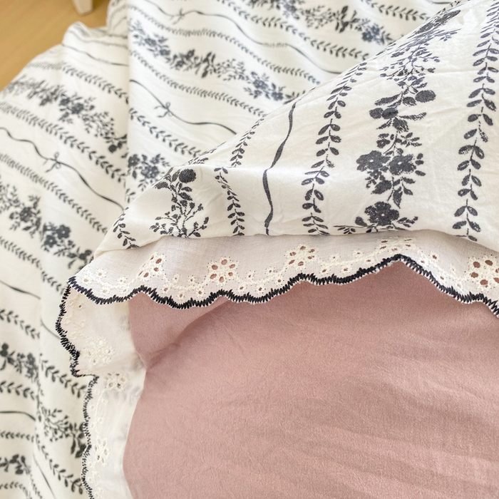 91家纺网 家纺一手货源 找家纺 豫见家纺 2026新款A类仿棉云感纱花边四件套 山茶左岸