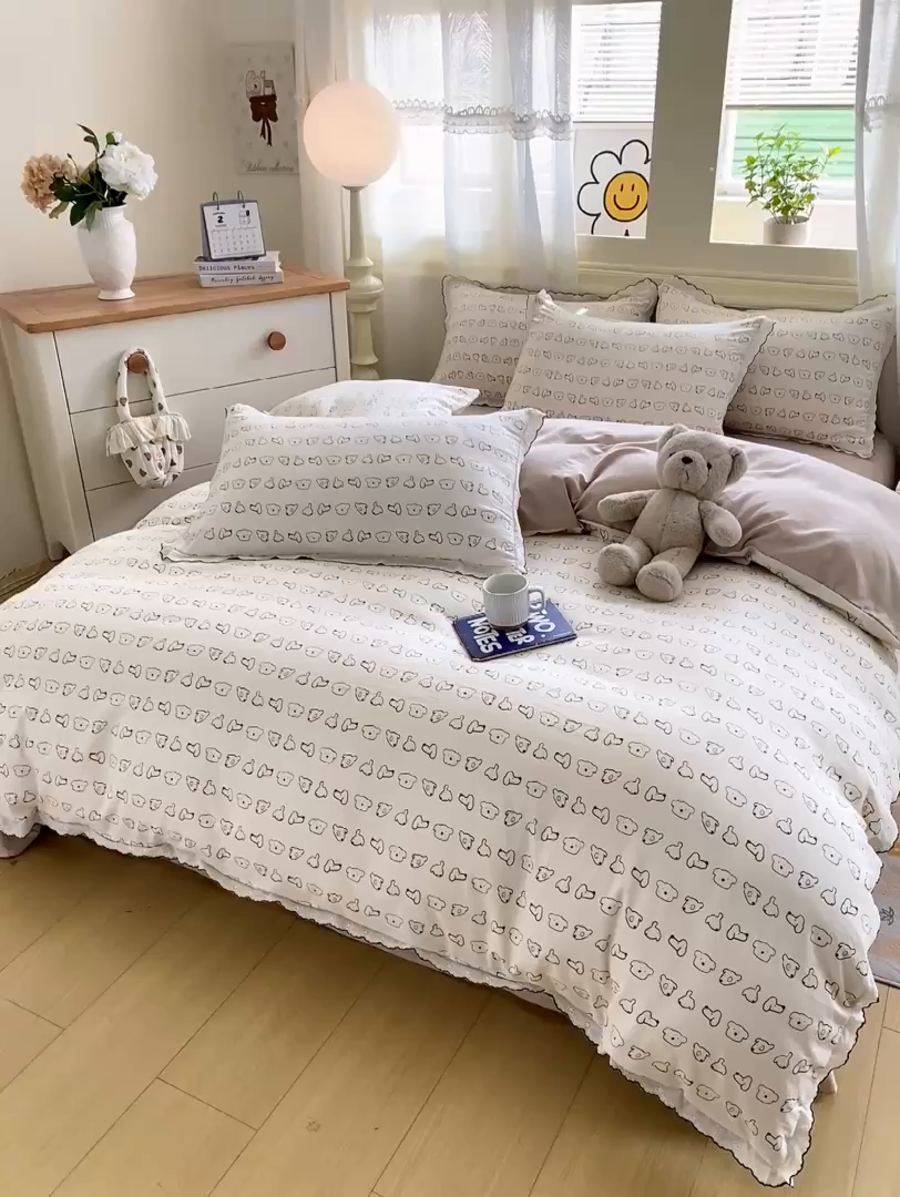 91家纺网 家纺一手货源 找家纺 豫见家纺 2026新款A类仿棉云感纱花边四件套 线条表情狗