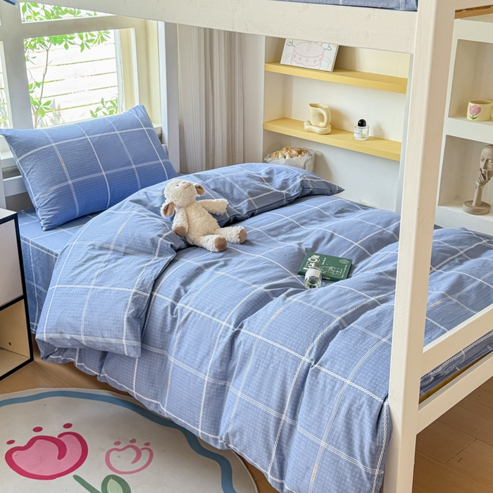 91家纺网 家纺一手货源 找家纺 疆东 【疆东】2026简约13372纯棉全棉学生三件套学生季宿舍上下铺全棉纯棉格子印花三件套件单品被套床单 蓝调