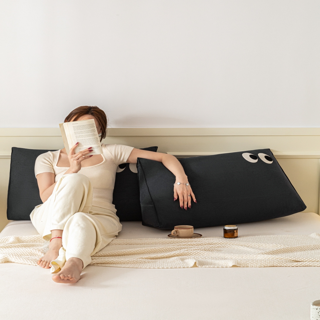 91家纺网 家纺一手货源 找家纺 美达人 2026新款灯芯绒三角腰枕靠背 灯芯绒-眼睛-末黑-三角腰枕组合