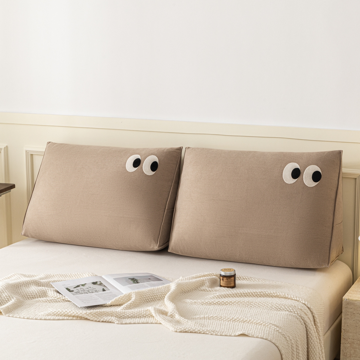 91家纺网 家纺一手货源 找家纺 美达人 2026新款灯芯绒三角腰枕靠背 灯芯绒-眼睛-小麦咖-三角腰枕组合