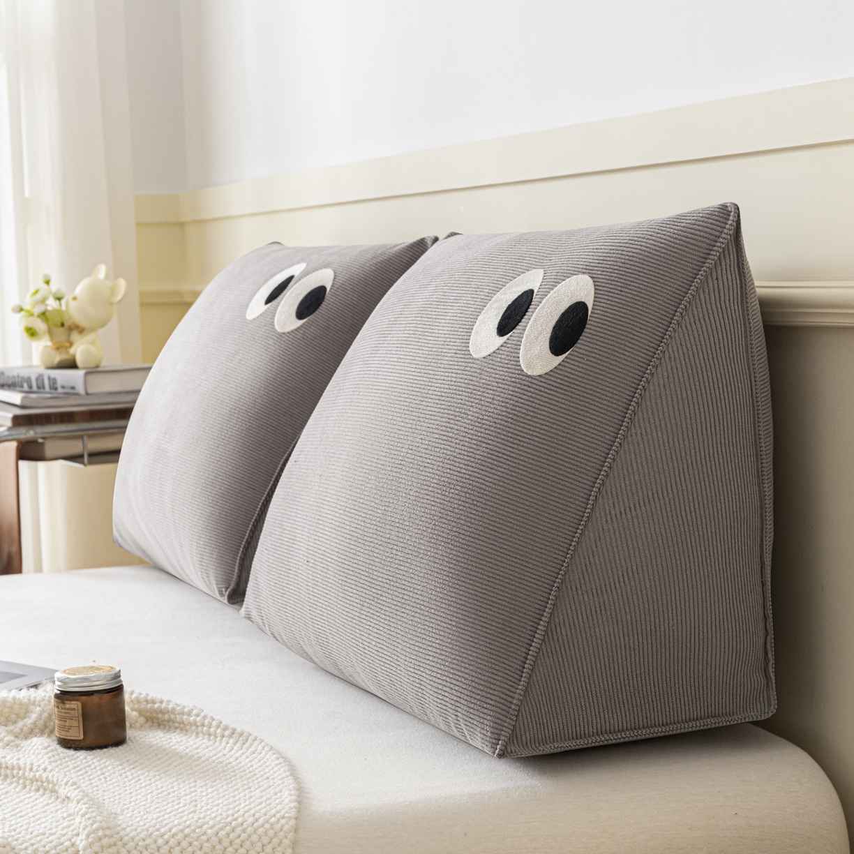 91家纺网 家纺一手货源 找家纺 美达人 2026新款灯芯绒三角腰枕靠背 灯芯绒-眼睛-灰色-三角腰枕组合