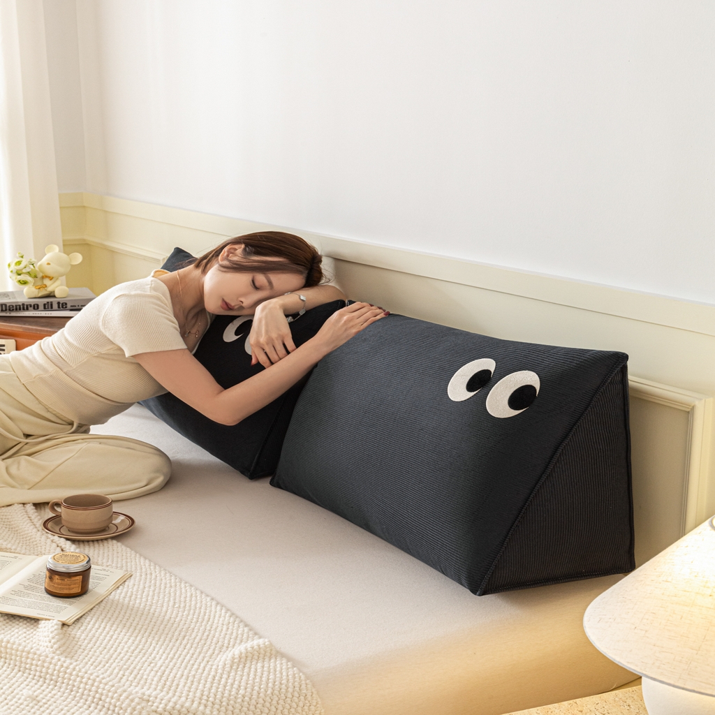 91家纺网 家纺一手货源 找家纺 美达人 2026新款灯芯绒三角腰枕靠背 灯芯绒-眼睛-末黑-三角腰枕组合