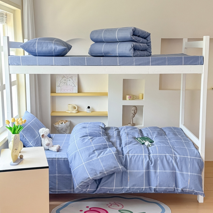 91家纺网 家纺一手货源 找家纺 疆东 【疆东】2026简约13372纯棉全棉学生三件套学生季宿舍上下铺全棉纯棉格子印花三件套件单品被套床单 蓝调