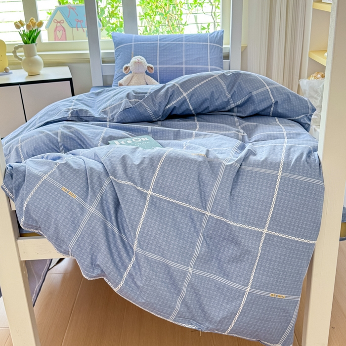 91家纺网 家纺一手货源 找家纺 疆东 【疆东】2026简约13372纯棉全棉学生三件套学生季宿舍上下铺全棉纯棉格子印花三件套件单品被套床单 蓝调