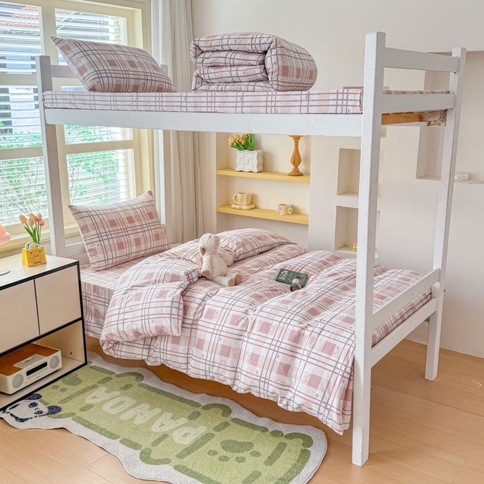 91家纺网 家纺一手货源 找家纺 疆东 【疆东】2026简约13372纯棉全棉学生三件套学生季宿舍上下铺全棉纯棉格子印花三件套件单品被套床单 格小猫