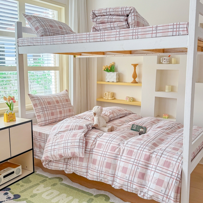 91家纺网 家纺一手货源 找家纺 疆东 【疆东】2026简约13372纯棉全棉学生三件套学生季宿舍上下铺全棉纯棉格子印花三件套件单品被套床单 格小猫