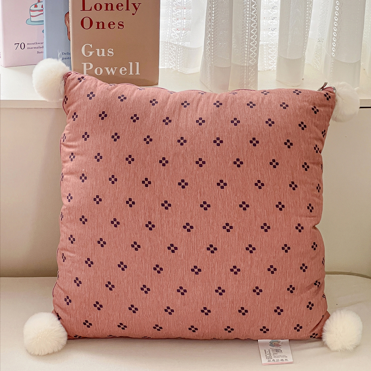 91家纺网 家纺一手货源 找家纺 古本家居 2026新款四季水洗毛球系列抱枕被 四季毛球四叶草桃粉