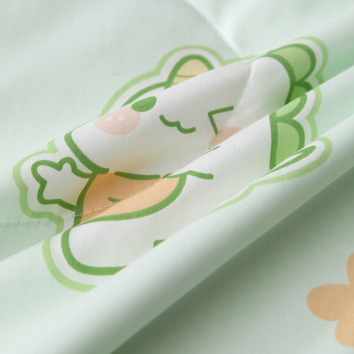 91家纺网 家纺一手货源 找家纺 春妮家纺 2026新款卡通幼儿园全棉儿童夏被夏凉被空调被 萌萌奶龙