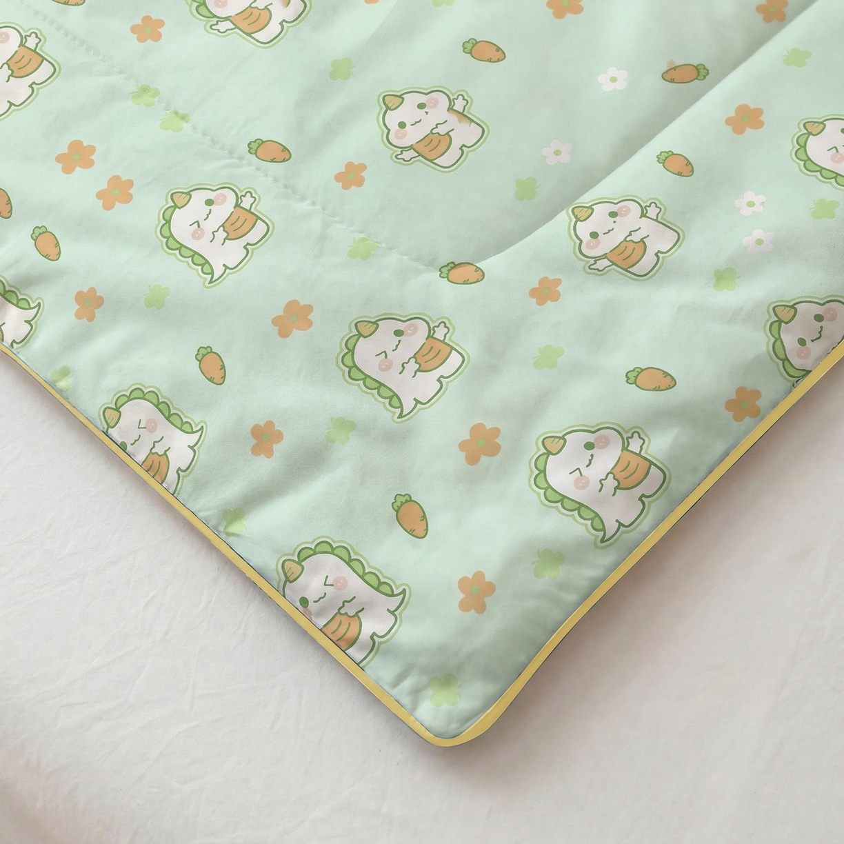 91家纺网 家纺一手货源 找家纺 春妮家纺 2026新款卡通幼儿园全棉儿童夏被夏凉被空调被 萌萌奶龙