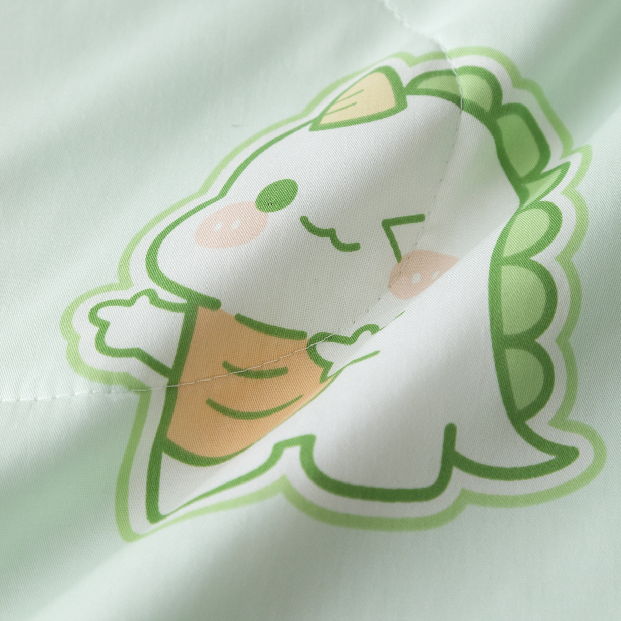 91家纺网 家纺一手货源 找家纺 春妮家纺 2026新款卡通幼儿园全棉儿童夏被夏凉被空调被 萌萌奶龙