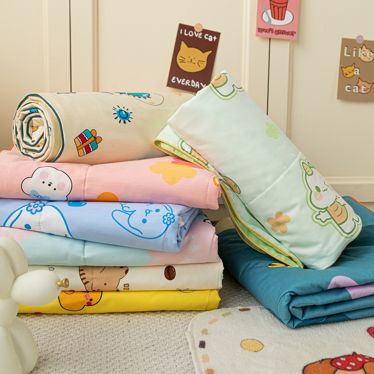 91家纺网 家纺一手货源 找家纺 春妮家纺 2026新款卡通幼儿园全棉儿童夏被夏凉被空调被 组合图仅做展示不可下单
