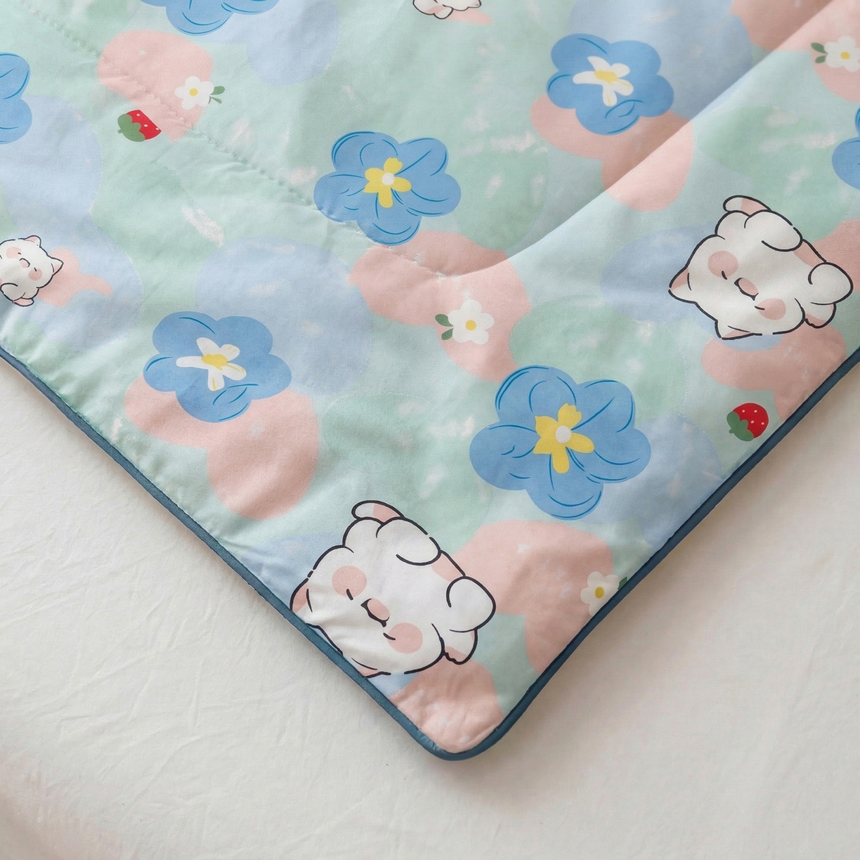 91家纺网 家纺一手货源 找家纺 春妮家纺 2026新款卡通幼儿园全棉儿童夏被夏凉被空调被 心花怒放