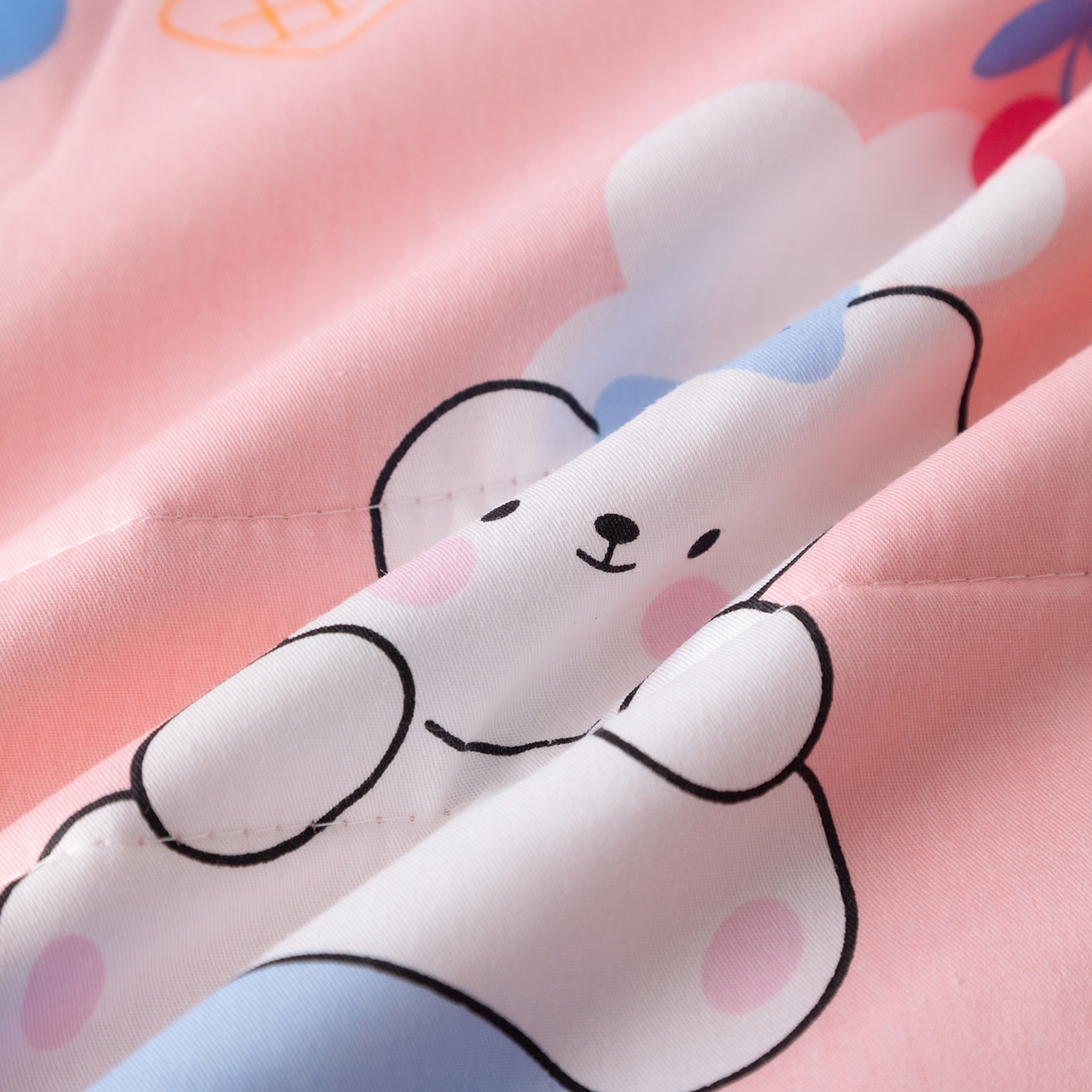 91家纺网 家纺一手货源 找家纺 春妮家纺 2026新款卡通幼儿园全棉儿童夏被夏凉被空调被 甜心小熊