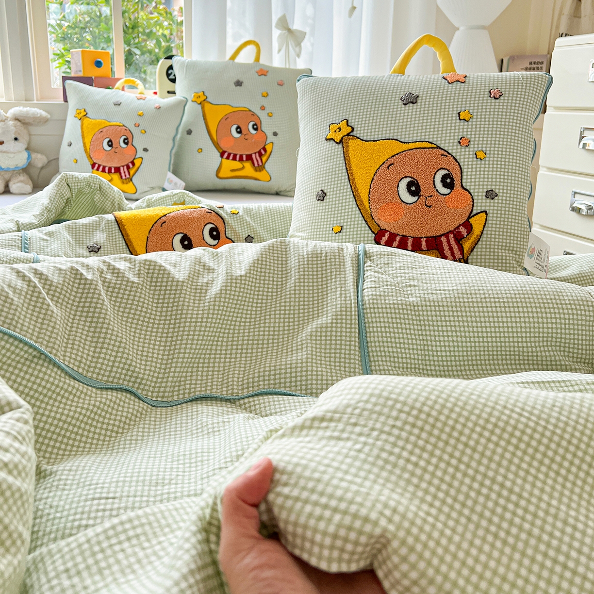 91家纺网 家纺一手货源 找家纺 （总）古本家居 2026新款四季款水洗小星人抱枕被