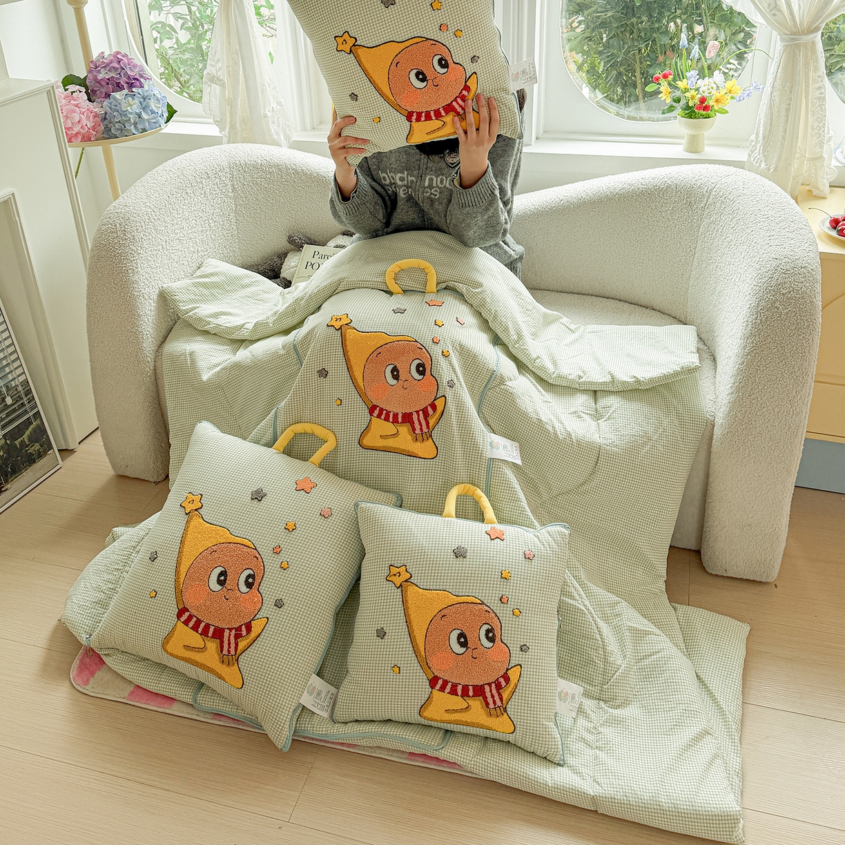 91家纺网 家纺一手货源 找家纺 （总）古本家居 2026新款四季款水洗小星人抱枕被