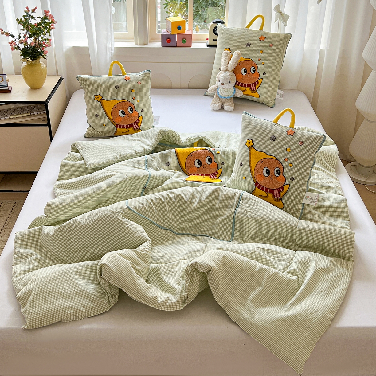 91家纺网 家纺一手货源 找家纺 （总）古本家居 2026新款四季款水洗小星人抱枕被