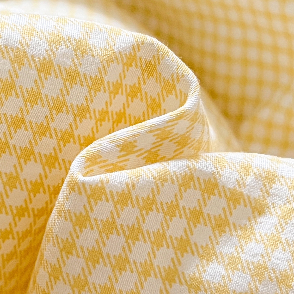 91家纺网 家纺一手货源 找家纺 古本家居 2026新款四季款水洗小星人抱枕被 四季小星人黄格