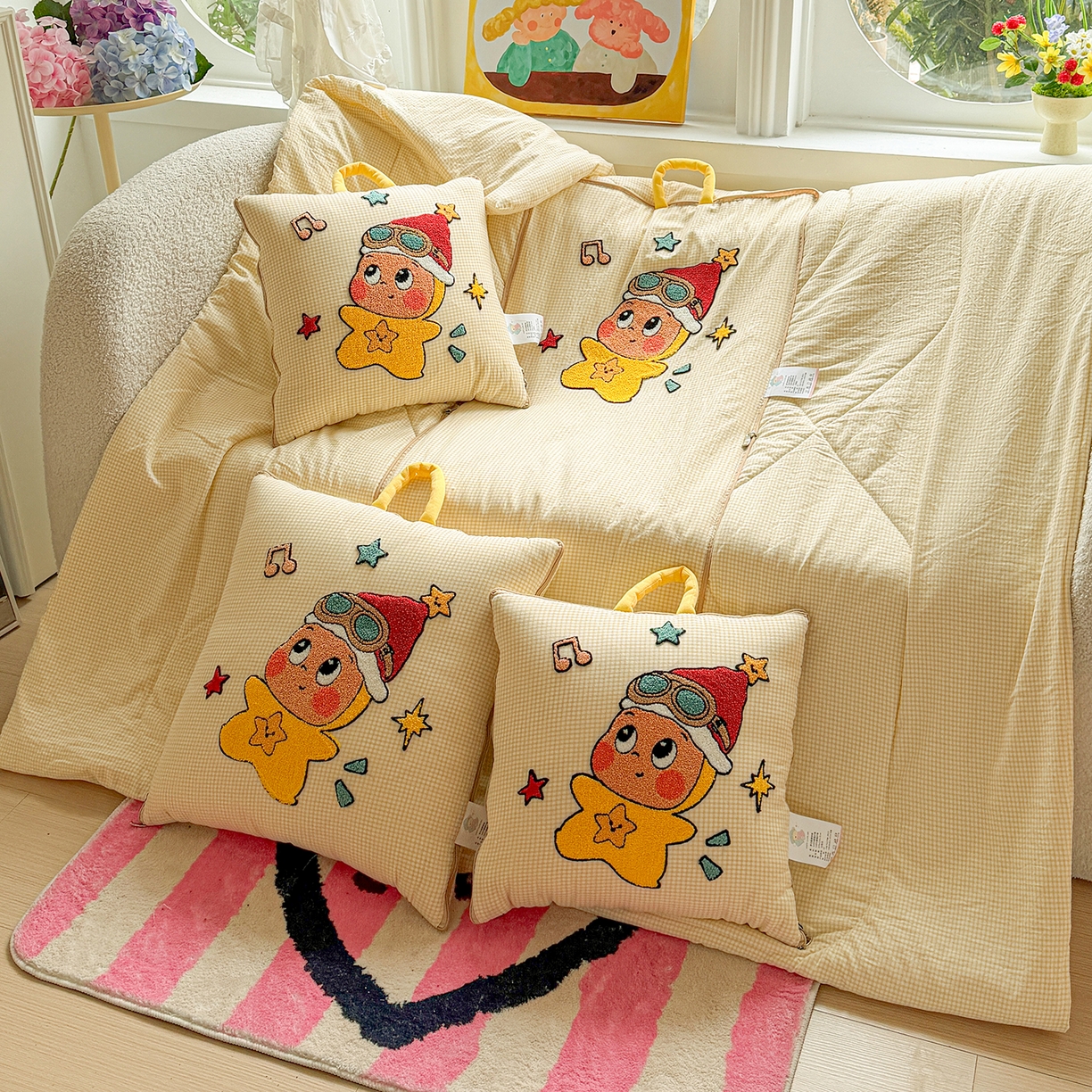 91家纺网 家纺一手货源 找家纺 古本家居 2026新款四季款水洗小星人抱枕被 四季小星人黄格