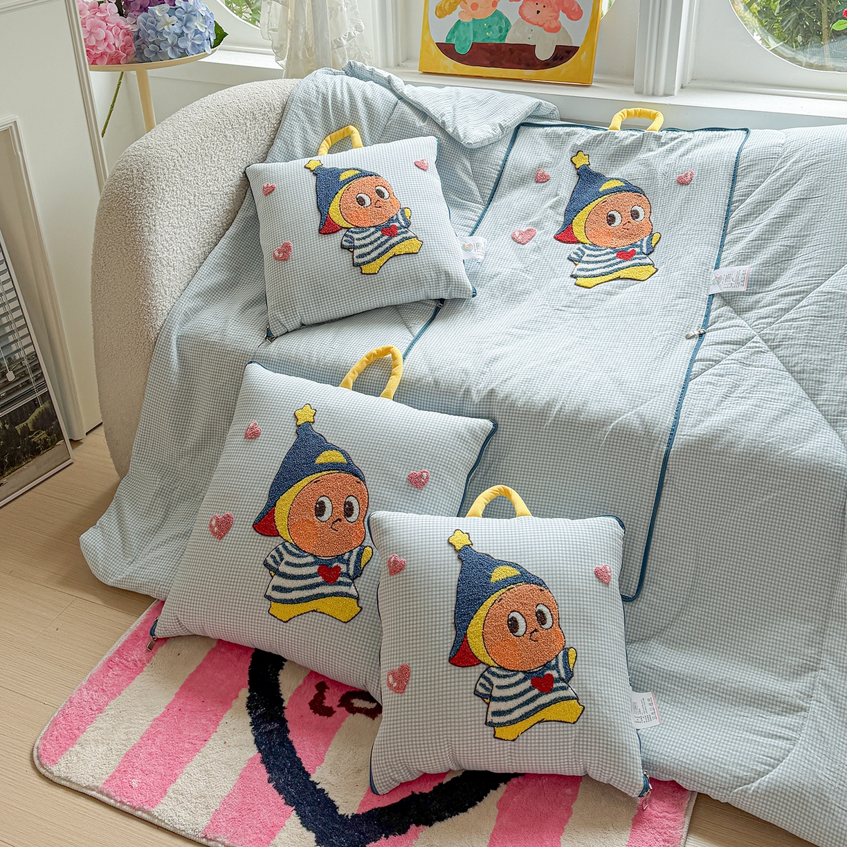 91家纺网 家纺一手货源 找家纺 古本家居 2026新款四季款水洗小星人抱枕被 四季小星人蓝格