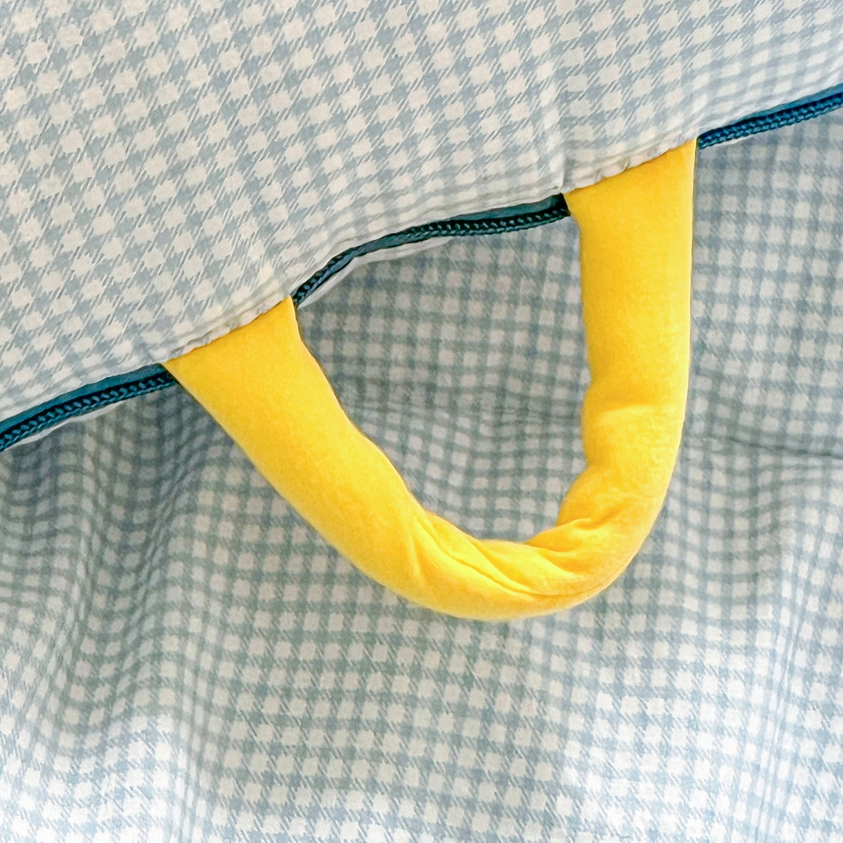 91家纺网 家纺一手货源 找家纺 古本家居 2026新款四季款水洗小星人抱枕被 四季小星人蓝格