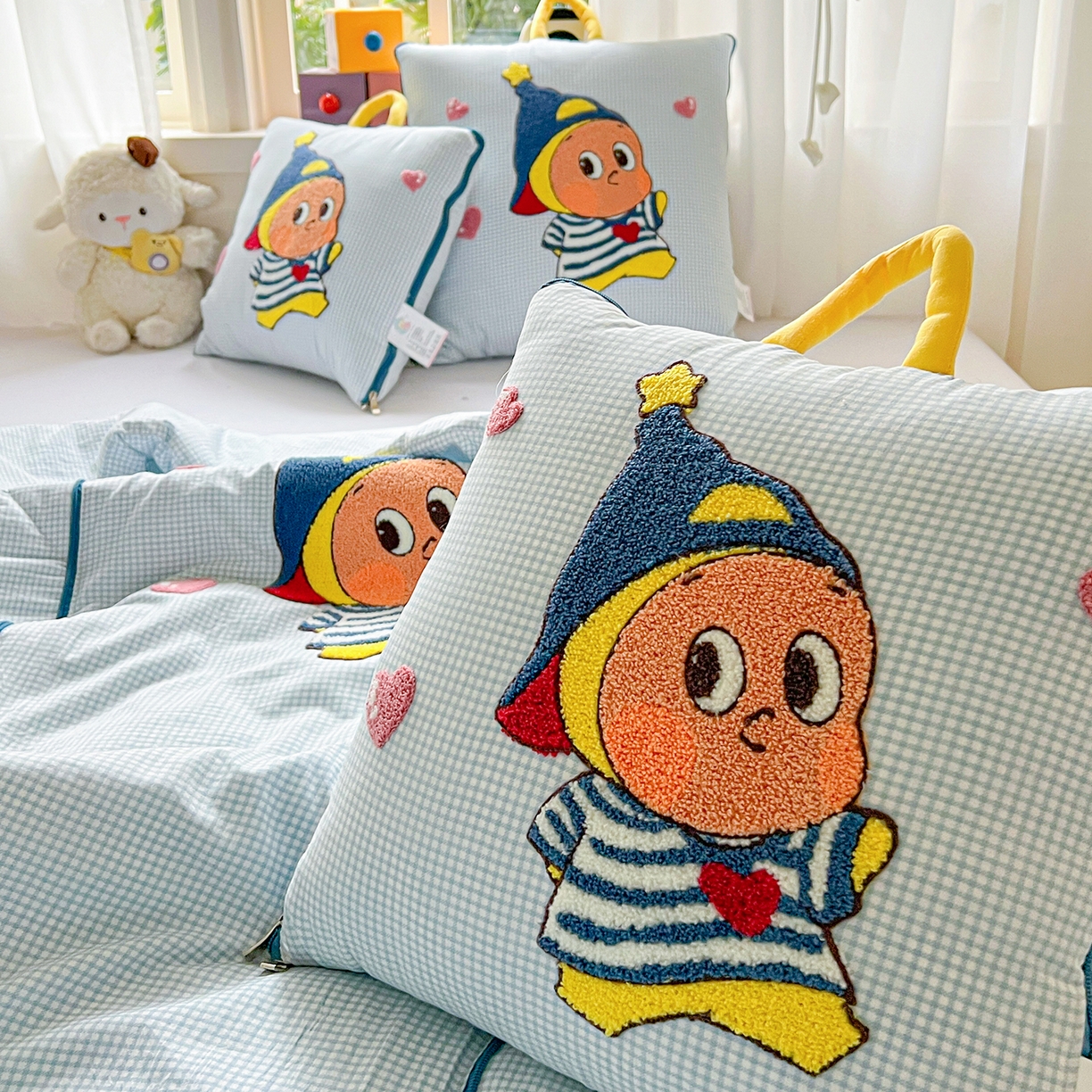 91家纺网 家纺一手货源 找家纺 古本家居 2026新款四季款水洗小星人抱枕被 四季小星人蓝格