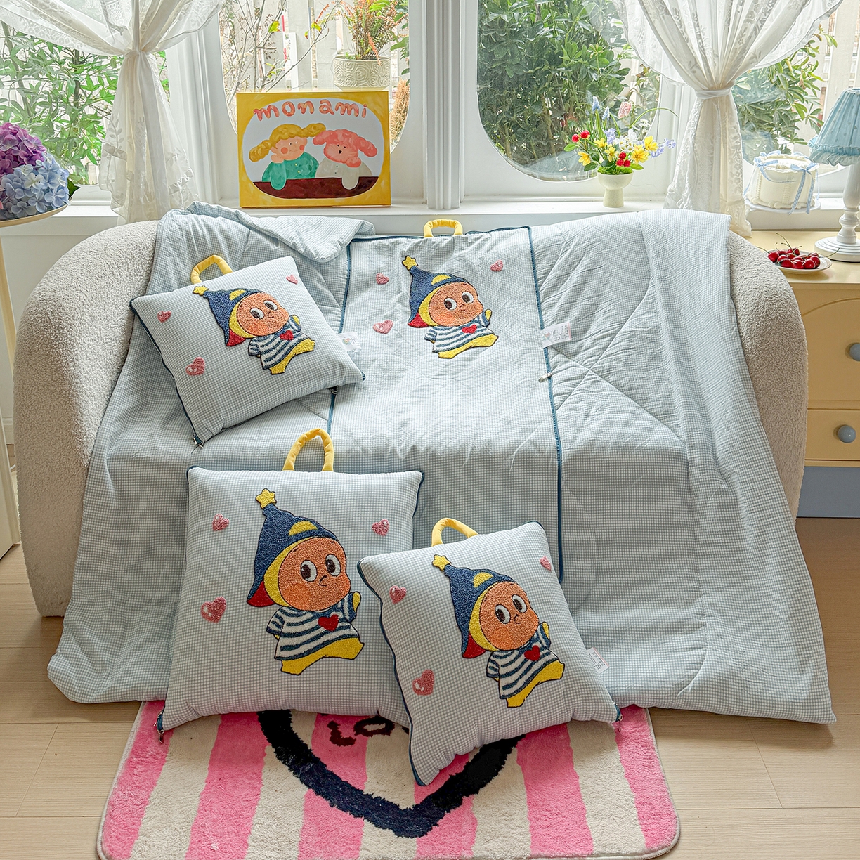 91家纺网 家纺一手货源 找家纺 古本家居 2026新款四季款水洗小星人抱枕被 四季小星人蓝格