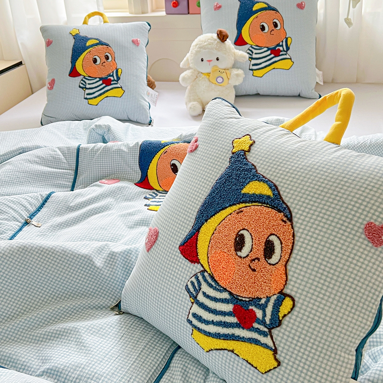 91家纺网 家纺一手货源 找家纺 古本家居 2026新款四季款水洗小星人抱枕被 四季小星人蓝格