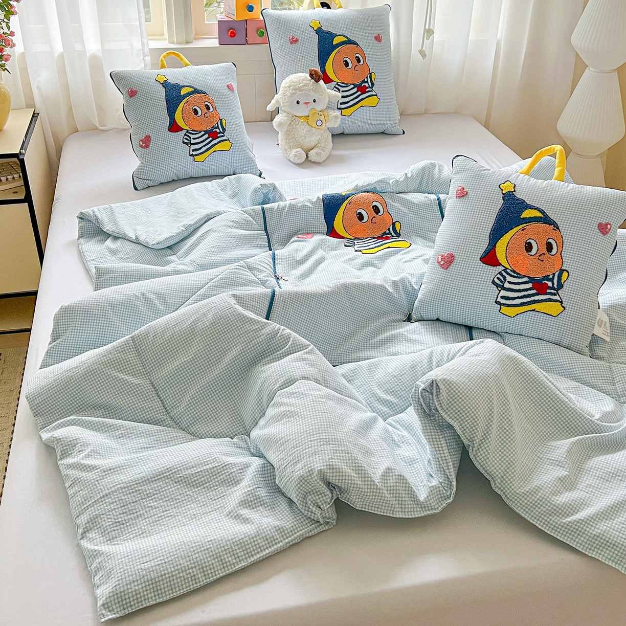 91家纺网 家纺一手货源 找家纺 古本家居 2026新款四季款水洗小星人抱枕被 四季小星人蓝格