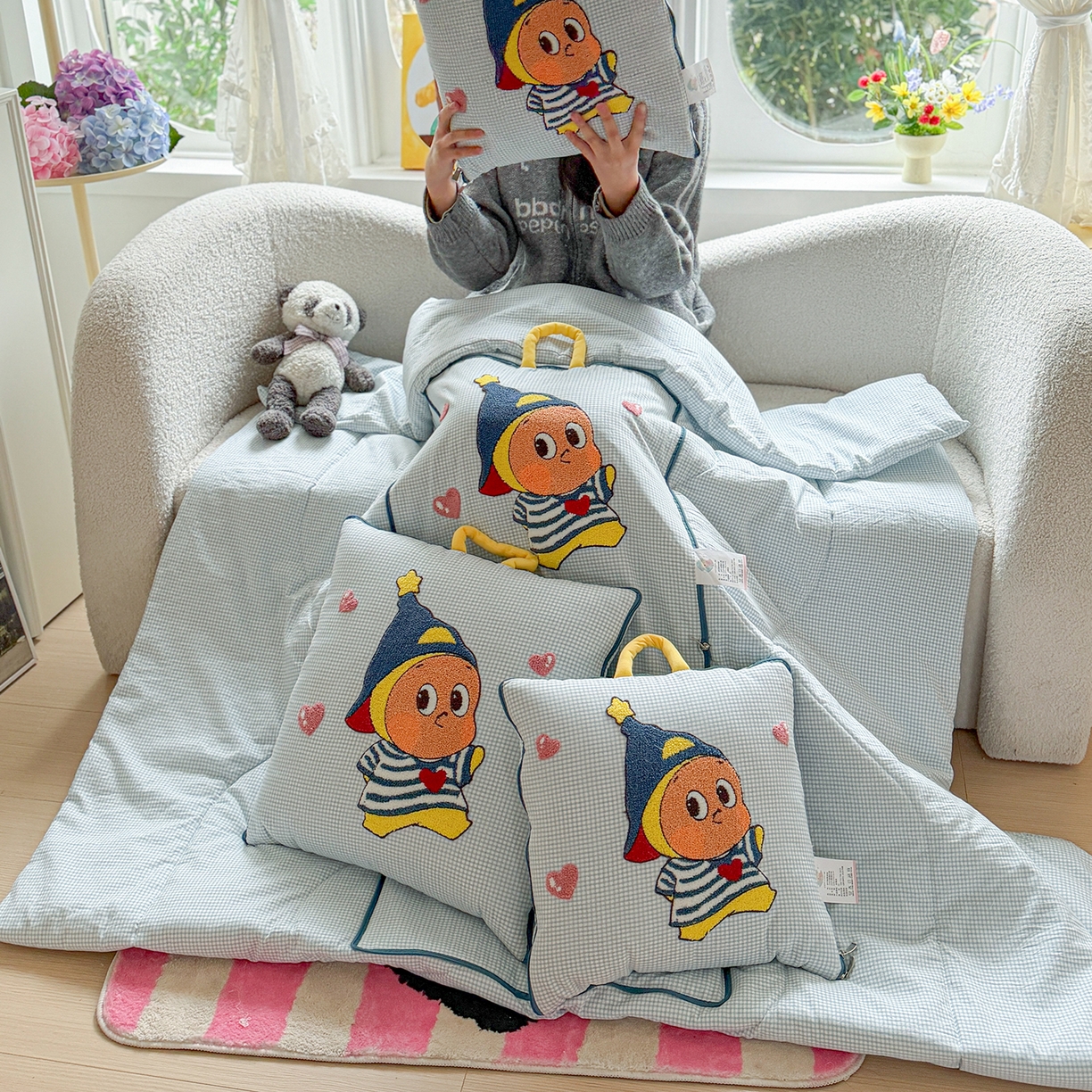 91家纺网 家纺一手货源 找家纺 古本家居 2026新款四季款水洗小星人抱枕被 四季小星人蓝格