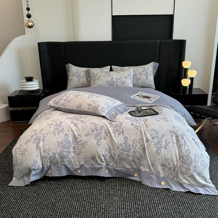 91家纺网 家纺一手货源 找家纺 晚爱家纺（原晚安家居） 2026新款加厚双层纱原麻纽扣款四件套 绽放