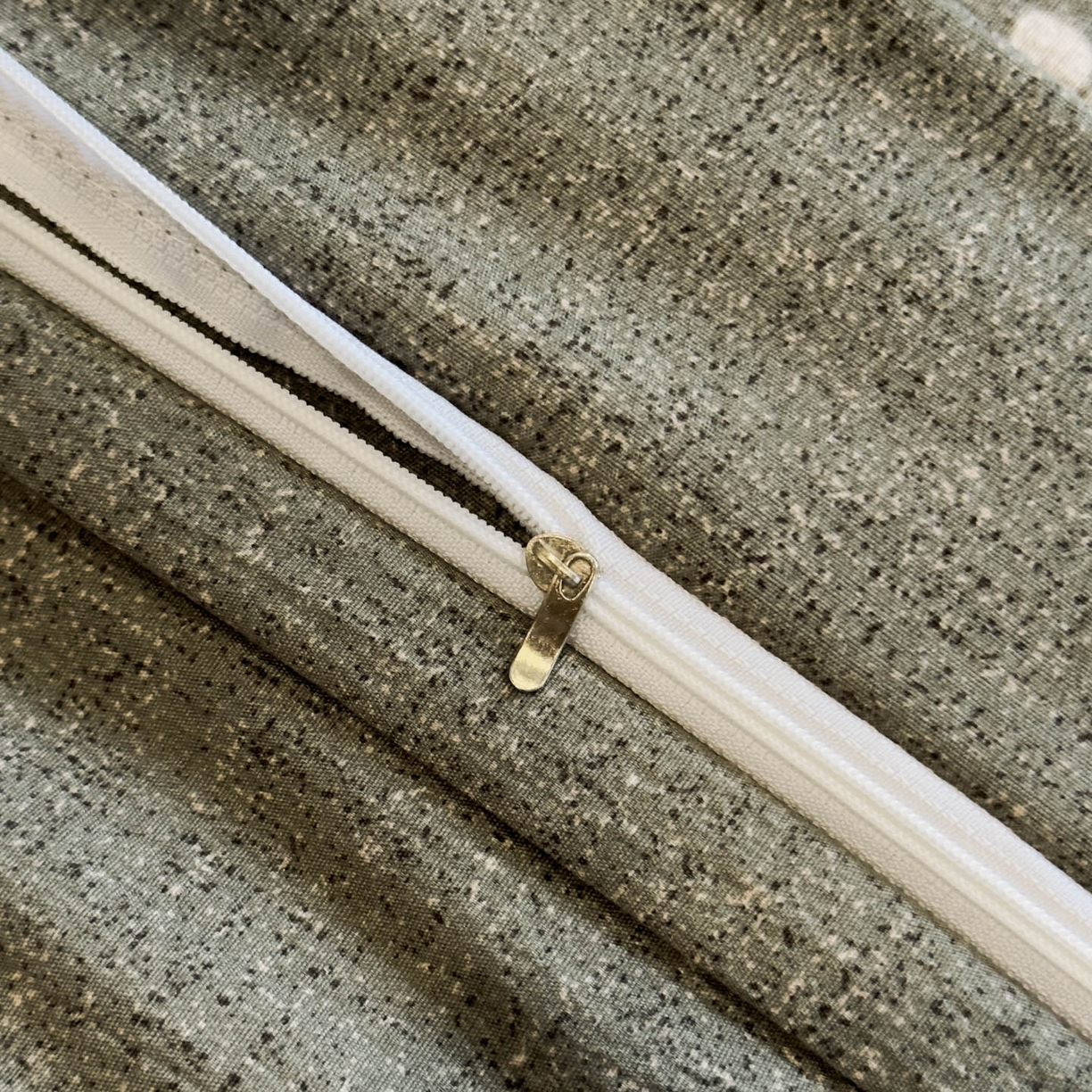 91家纺网 家纺一手货源 找家纺 晚爱家纺（原晚安家居） 2026新款加厚双层纱原麻纽扣款四件套 曼妙花园绿