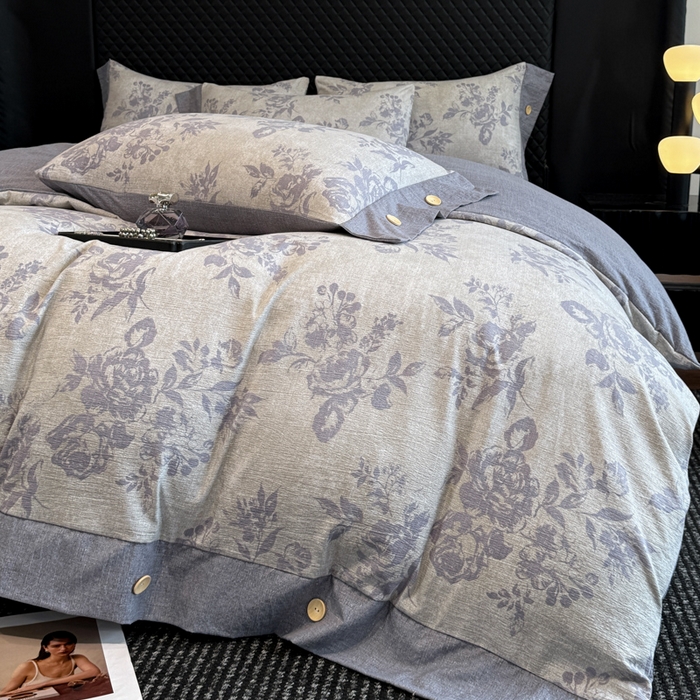 91家纺网 家纺一手货源 找家纺 晚爱家纺（原晚安家居） 2026新款加厚双层纱原麻纽扣款四件套 绽放