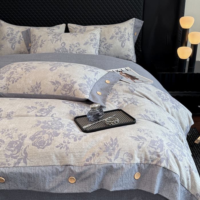 91家纺网 家纺一手货源 找家纺 晚爱家纺（原晚安家居） 2026新款加厚双层纱原麻纽扣款四件套 绽放