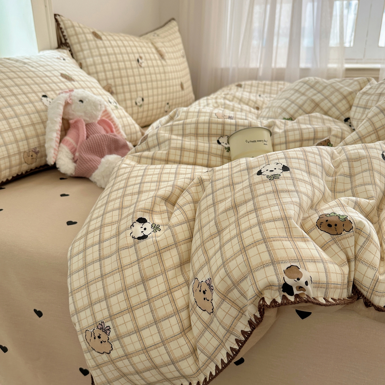 91家纺网 家纺一手货源 找家纺 瑞莱 （持续上新）2026新款全棉纯棉印花贝壳边四件套 棕格萌犬