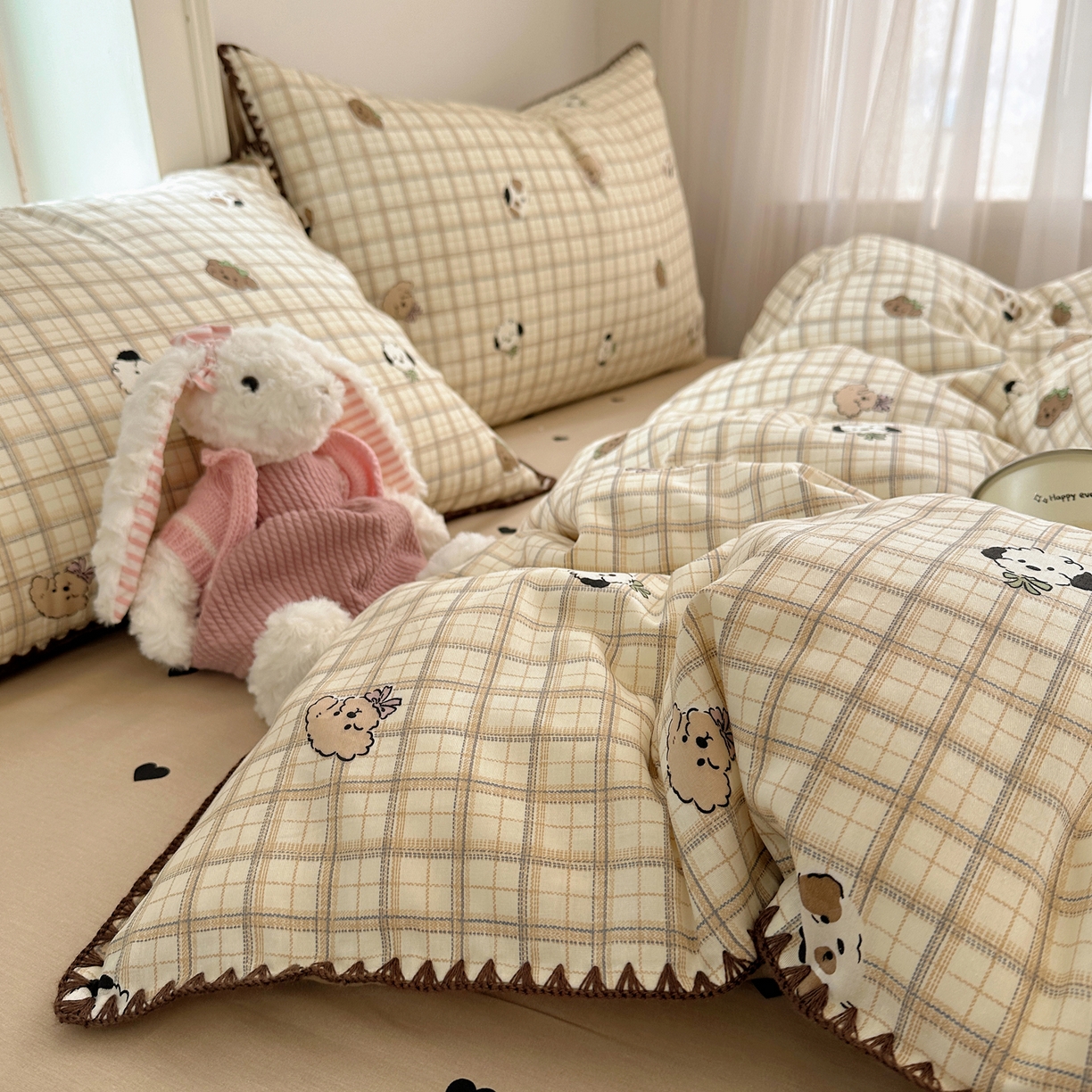 91家纺网 家纺一手货源 找家纺 瑞莱 （持续上新）2026新款全棉纯棉印花贝壳边四件套 棕格萌犬