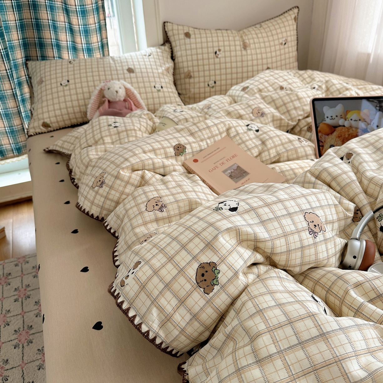 91家纺网 家纺一手货源 找家纺 瑞莱 （持续上新）2026新款全棉纯棉印花贝壳边四件套 棕格萌犬