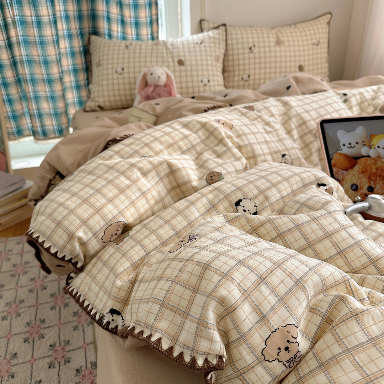 91家纺网 家纺一手货源 找家纺 瑞莱 （持续上新）2026新款全棉纯棉印花贝壳边四件套 棕格萌犬