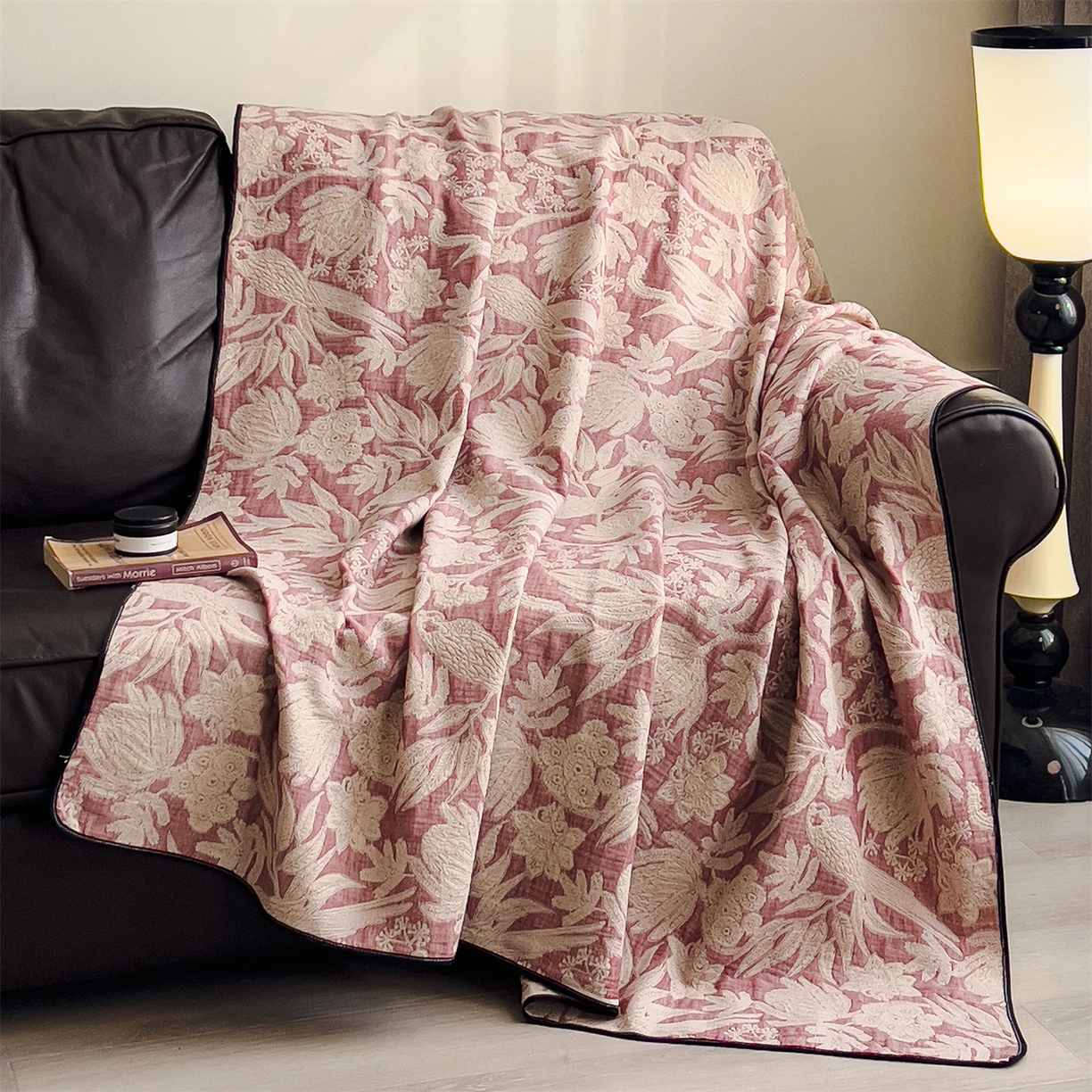 91家纺网 家纺一手货源 找家纺 布凡家居 2026新款全棉纯棉四层纱夏被盖毯床盖午睡毯沙发毯毯子 花绮漫叙