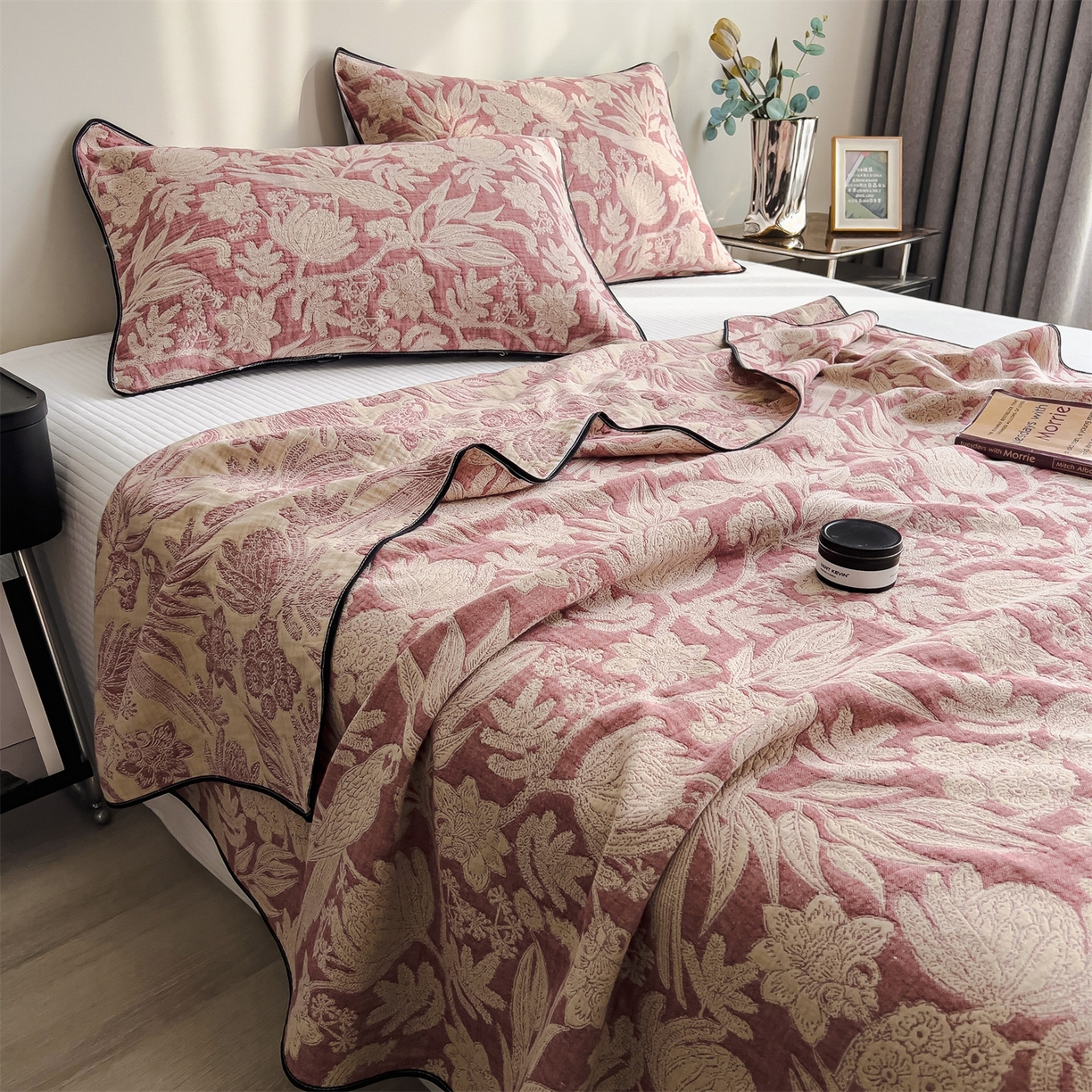 91家纺网 家纺一手货源 找家纺 布凡家居 2026新款全棉纯棉四层纱夏被盖毯床盖午睡毯沙发毯毯子 花绮漫叙