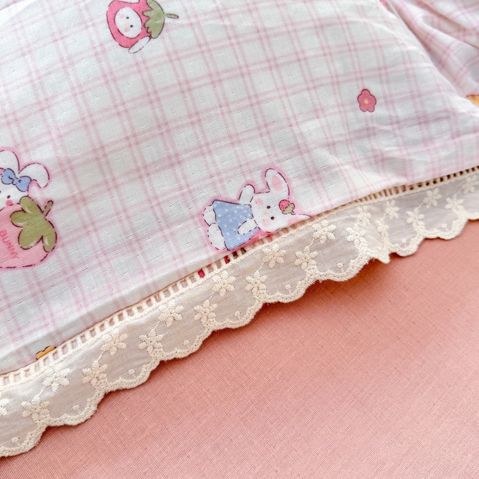 91家纺网 家纺一手货源 找家纺 疆东 【疆东】2026韩版蕾丝花边纯棉全棉双层纱四件套印花纯棉四件套法式赫本木耳花边全棉公主双层纱四件套 甜心小兔粉