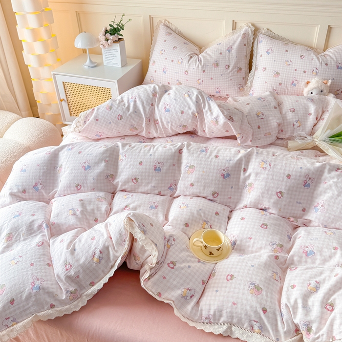 91家纺网 家纺一手货源 找家纺 疆东 【疆东】2026韩版蕾丝花边纯棉全棉双层纱四件套印花纯棉四件套法式赫本木耳花边全棉公主双层纱四件套 甜心小兔粉