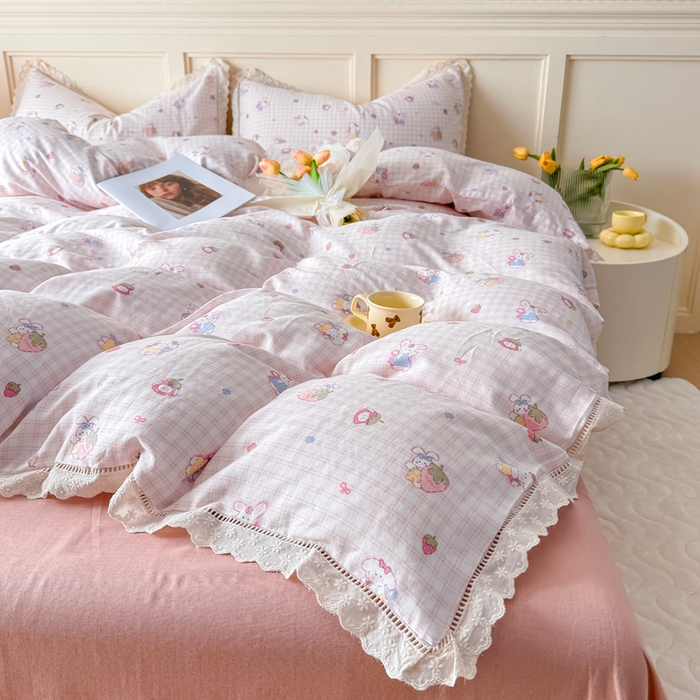 91家纺网 家纺一手货源 找家纺 疆东 【疆东】2026韩版蕾丝花边纯棉全棉双层纱四件套印花纯棉四件套法式赫本木耳花边全棉公主双层纱四件套 甜心小兔粉