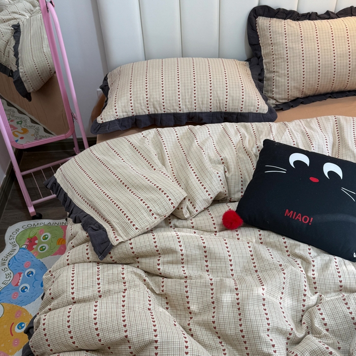 91家纺网 家纺一手货源 找家纺 疆东 【疆东】2026韩版蕾丝花边纯棉全棉双层纱四件套印花纯棉四件套法式赫本木耳花边全棉公主双层纱四件套 爱心咖